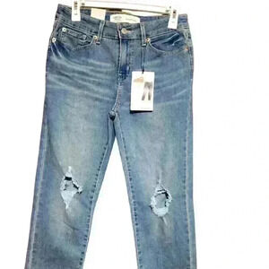 Signature by Levi Strauss Womens Mid Rise Slim Fit Boyfriend Cut Off Jeans
